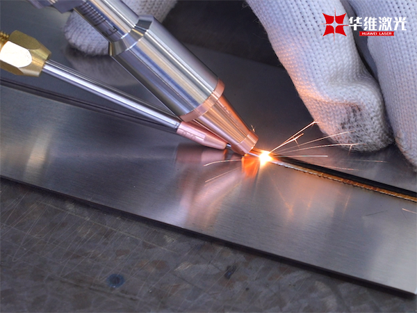 Comprendre l'alimentation du fil dans le soudage laser