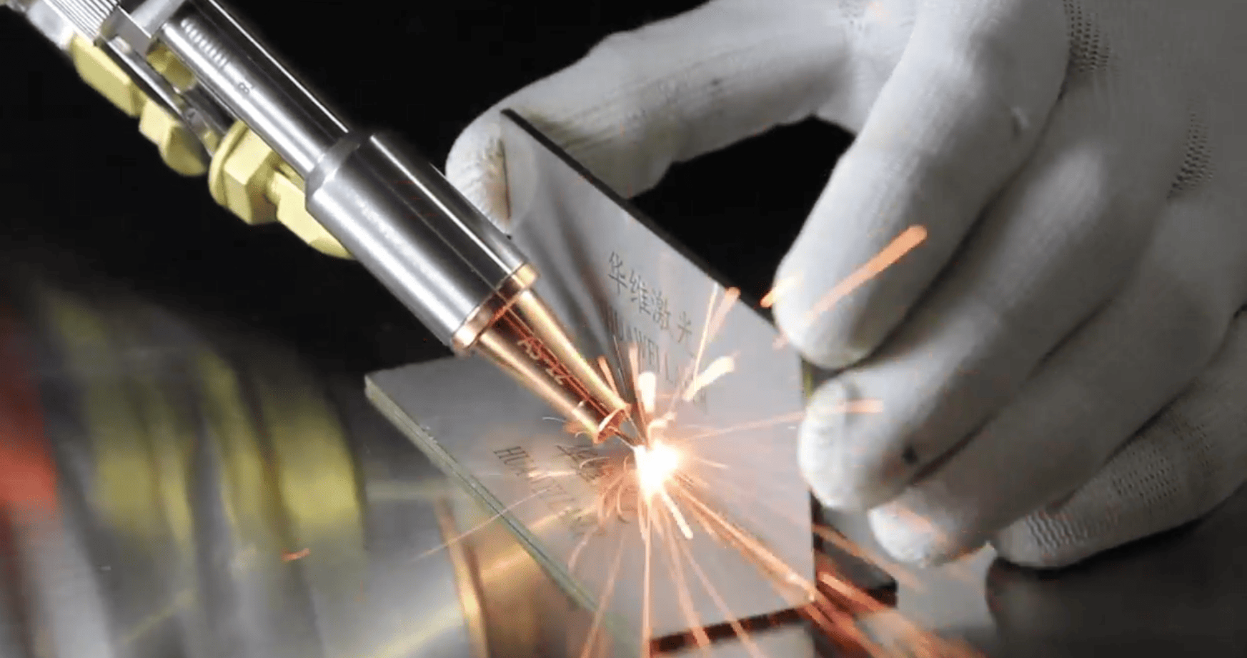 Quel est l'effet de la machine de soudage laser à main 4 en 1 dans les coutures de soudage pour nettoyer?