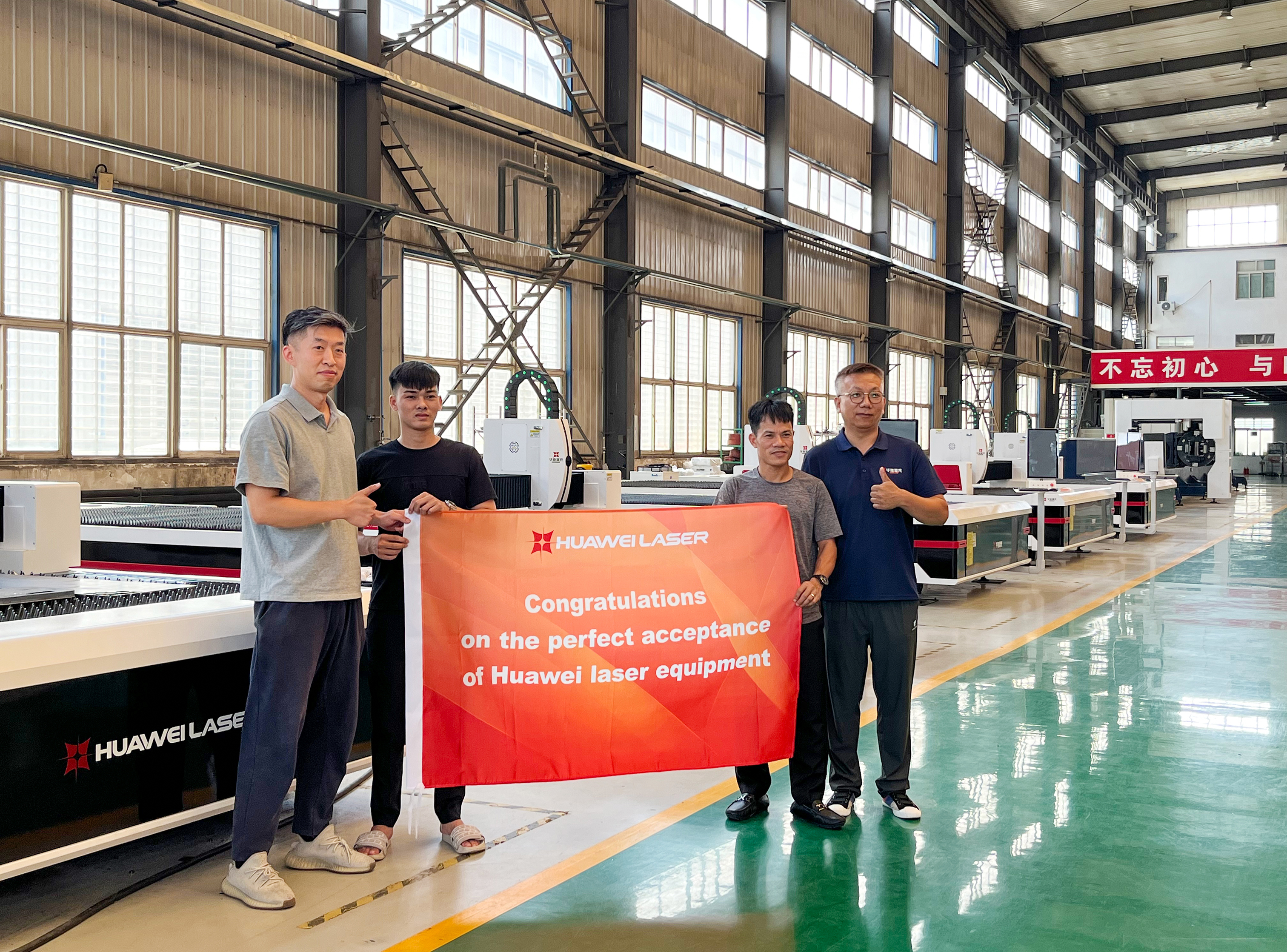 Livraison réussie de 6000W 6020 Cutter laser au Vietnam